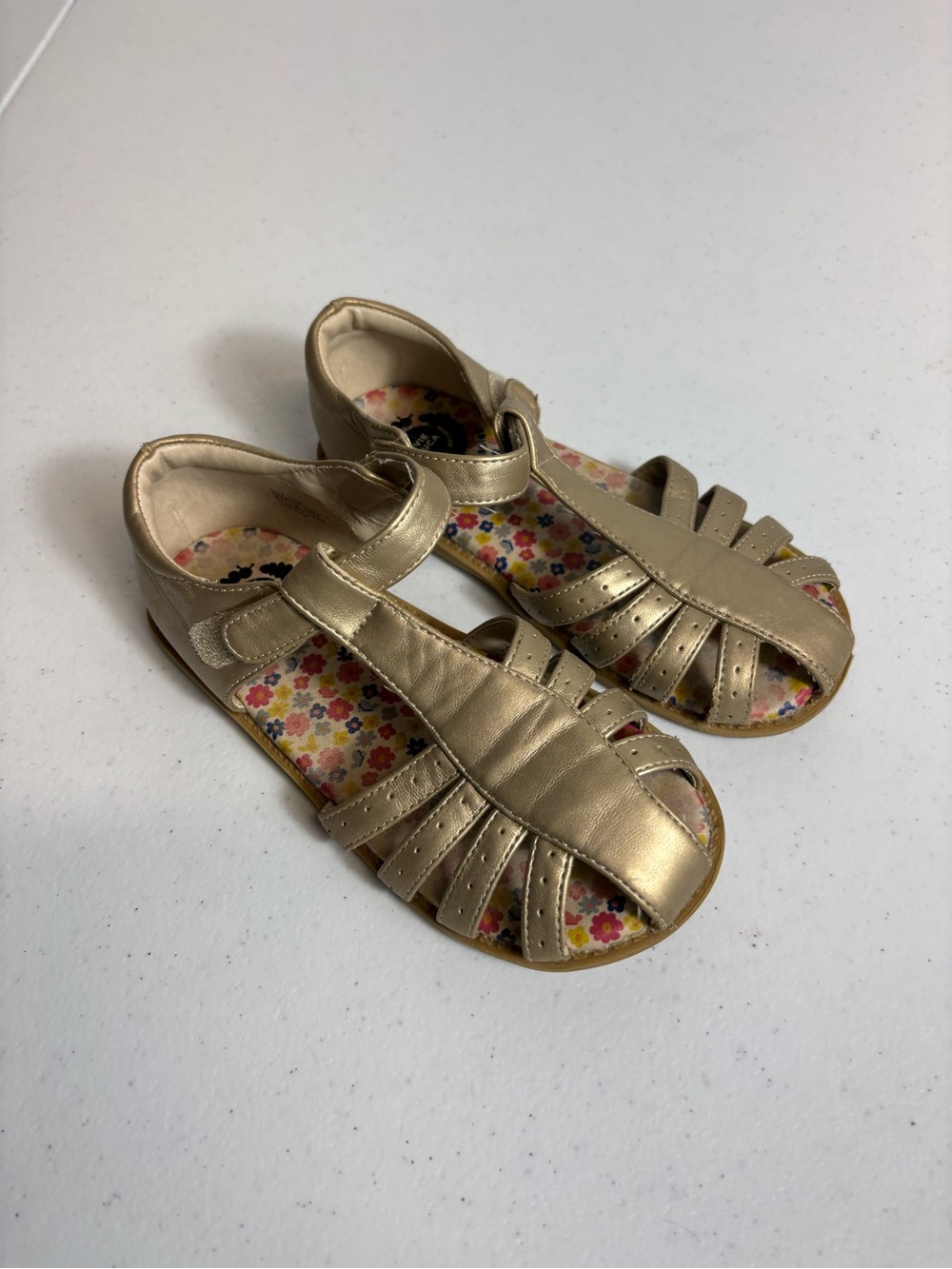 Livie & Luca Paz Classic sandals in champagne gold fisherman
Child Size 12